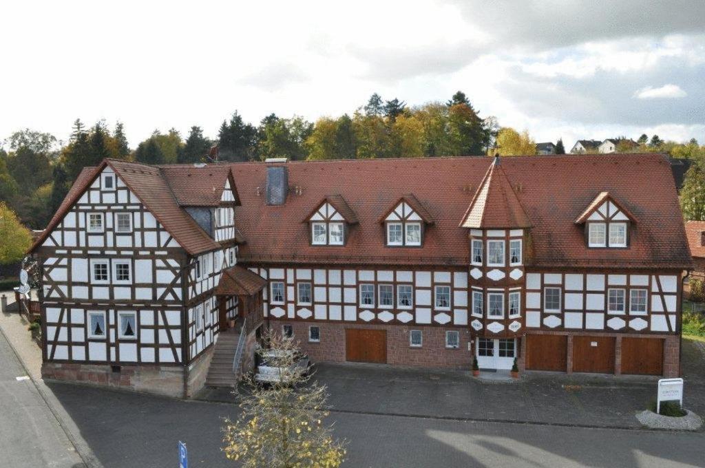 Hotel Zum Stern Rauischholzhausen Bagian luar foto